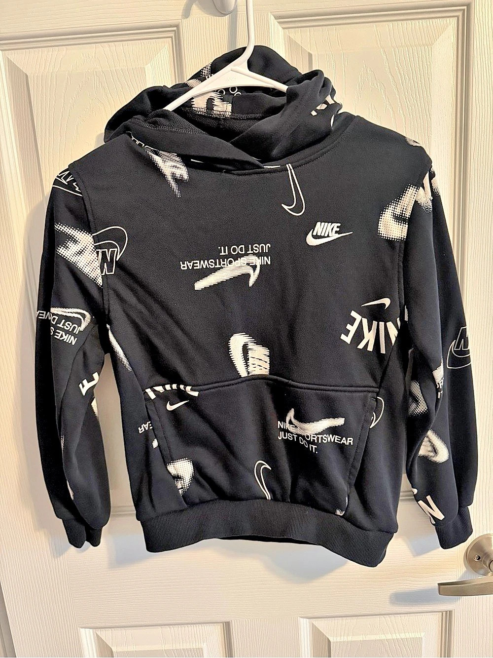 Nike Sportswear Black & White Hoodie Size Med
